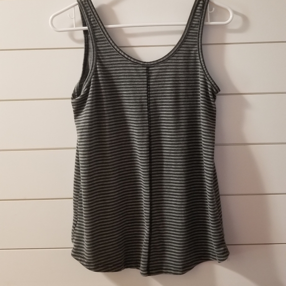 Volcom tank - Picture 4 of 4